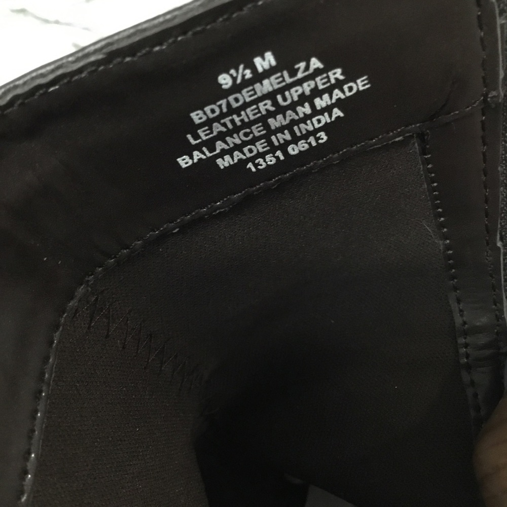 Bandolino Women's Brown Leather Booties - Picture 6 of 14